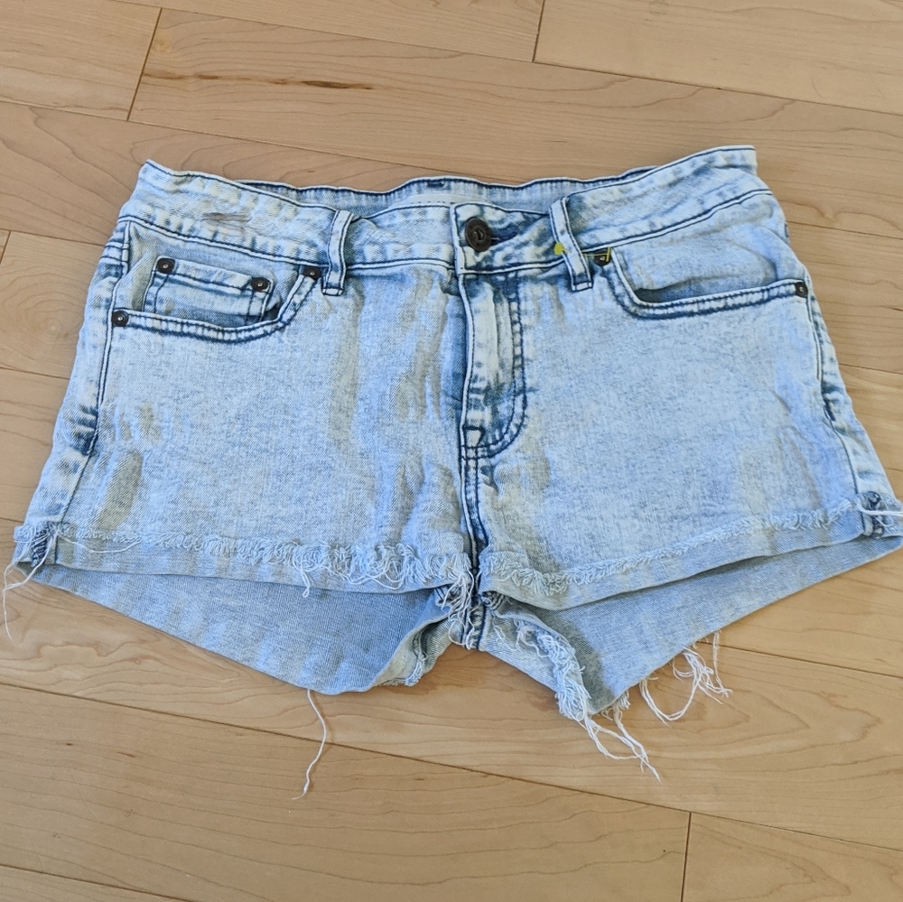 BULLHEAD - Low Rise Short Shorts - Picture 2 of 9